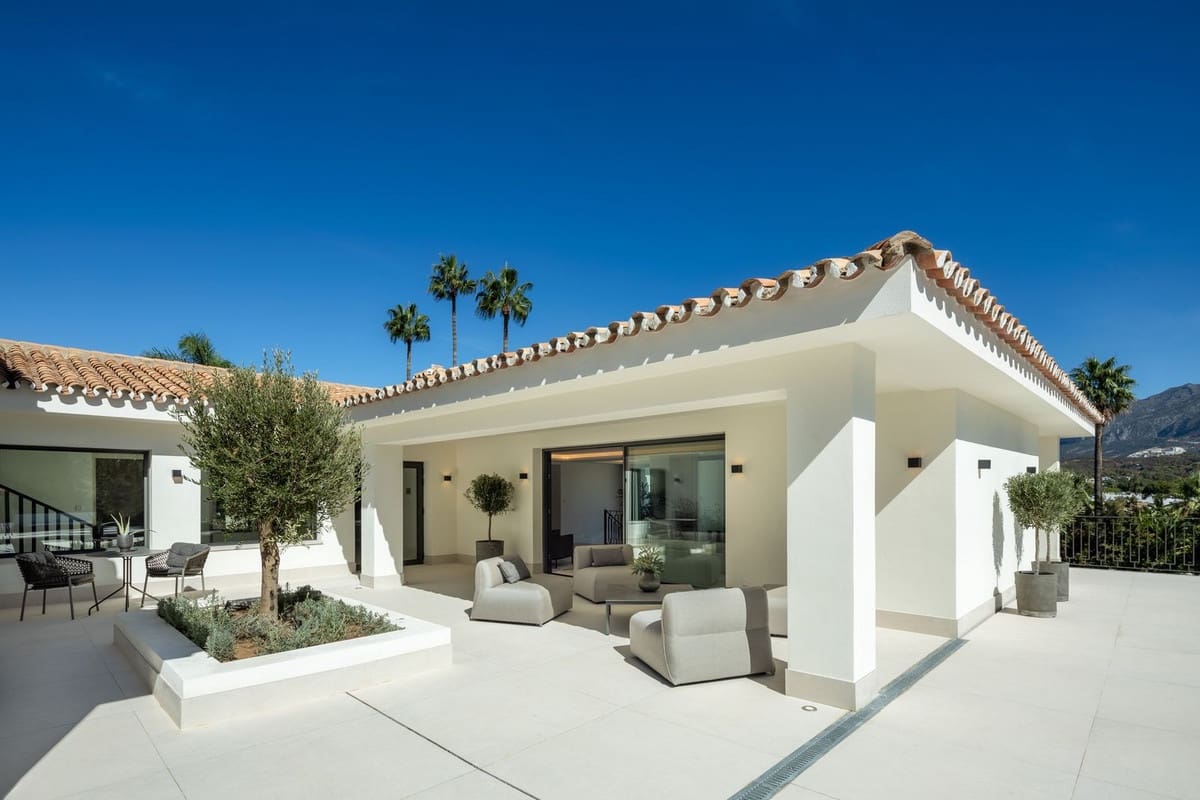 5 bedroom Villa for sale in Nueva Andalucia with pool garage - € 6,250,000 (Ref: 8597148)