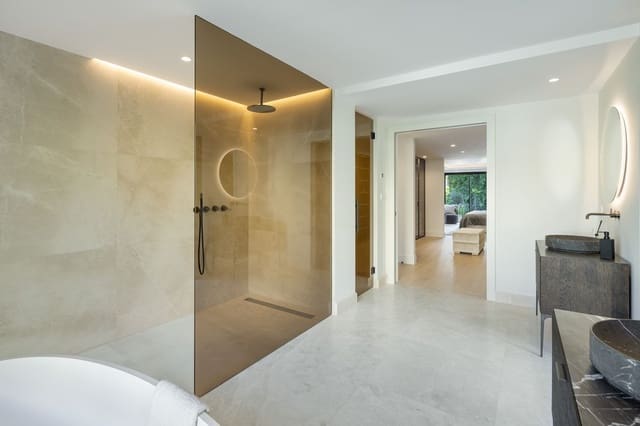 5 bedroom Villa for sale in Las Brisas, Marbella with pool garage - € 6,250,000 (Ref: 8597148)