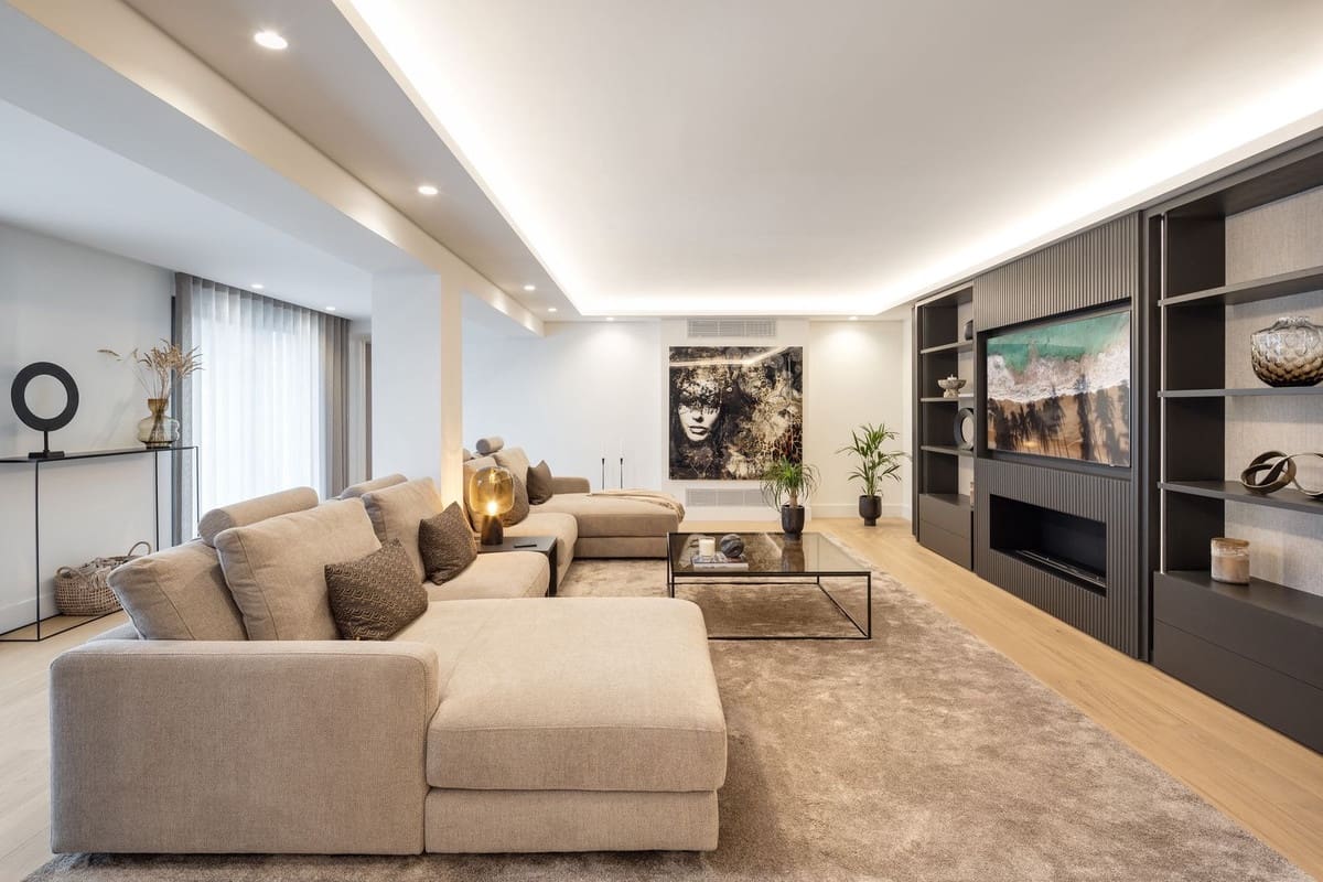 5 bedroom Villa for sale in Nueva Andalucia with pool garage - € 6,250,000 (Ref: 8597148)