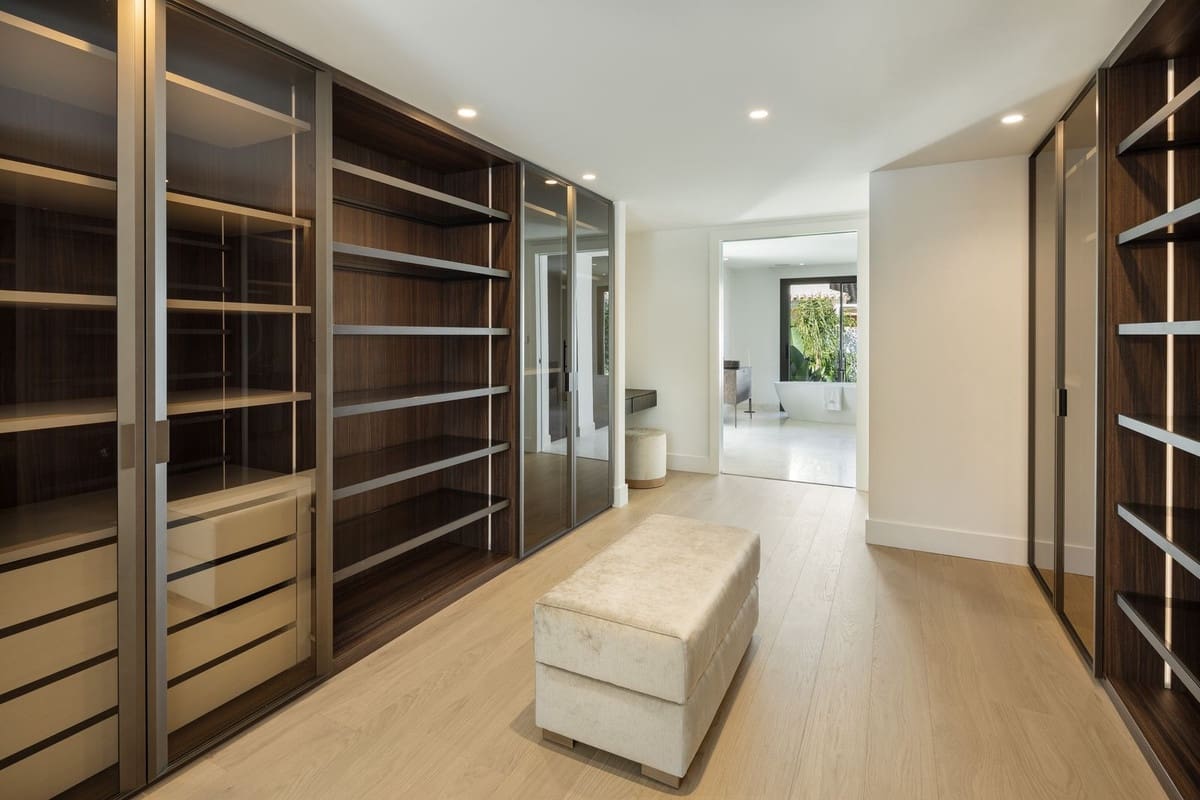 5 bedroom Villa for sale in Nueva Andalucia with pool garage - € 6,250,000 (Ref: 8597148)