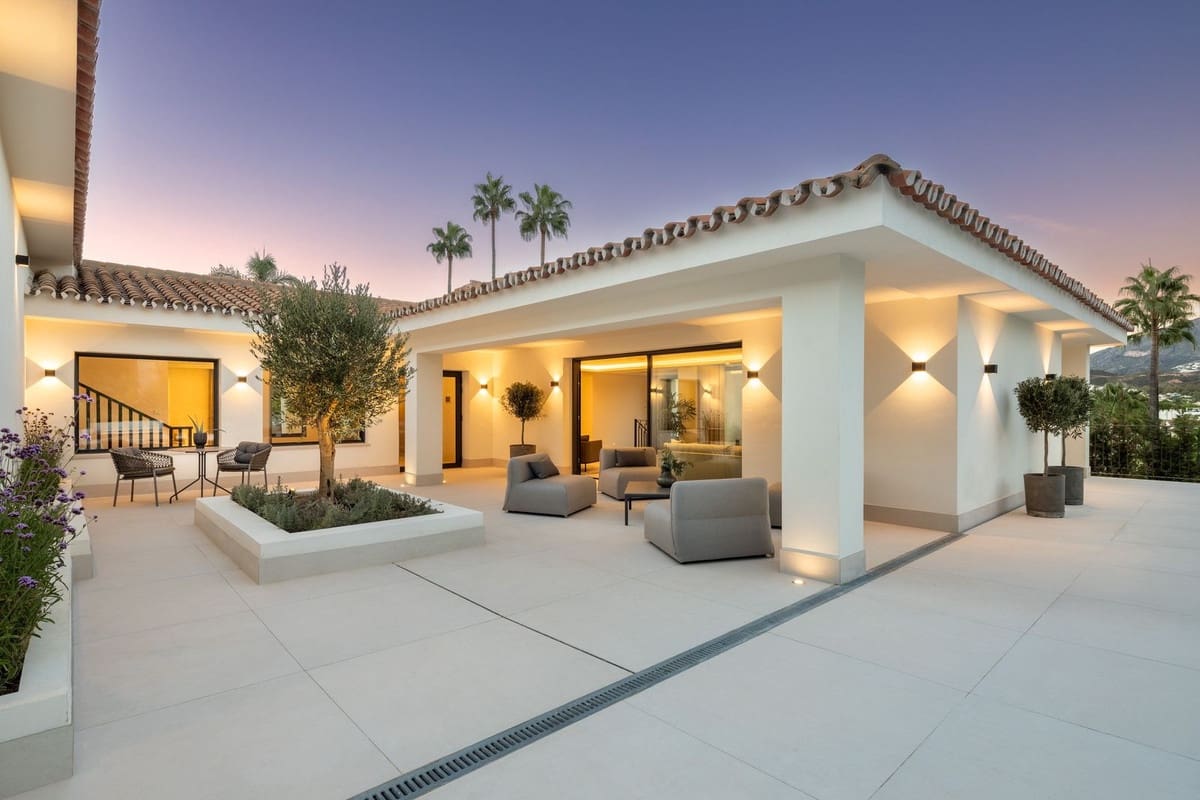 5 bedroom Villa for sale in Nueva Andalucia with pool garage - € 6,250,000 (Ref: 8597148)