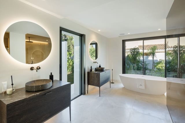 5 bedroom Villa for sale in Las Brisas, Marbella with pool garage - € 6,250,000 (Ref: 8597148)