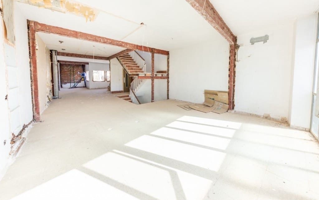 Kommersiell til salgs i Malaga by - € 3 800 000 (Ref: 8601404)