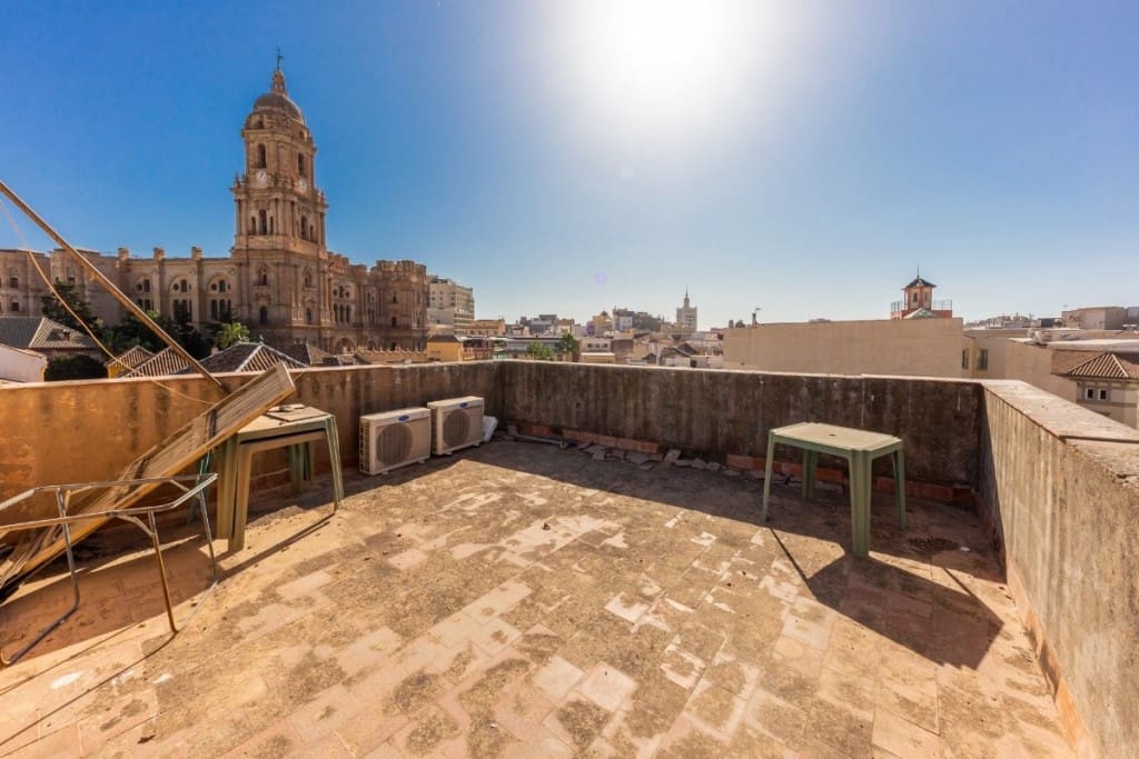 Kommersiell til salgs i Malaga by - € 3 800 000 (Ref: 8601404)