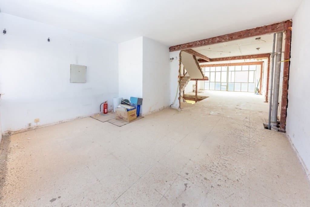 Kommersiell til salgs i Malaga by - € 3 800 000 (Ref: 8601404)