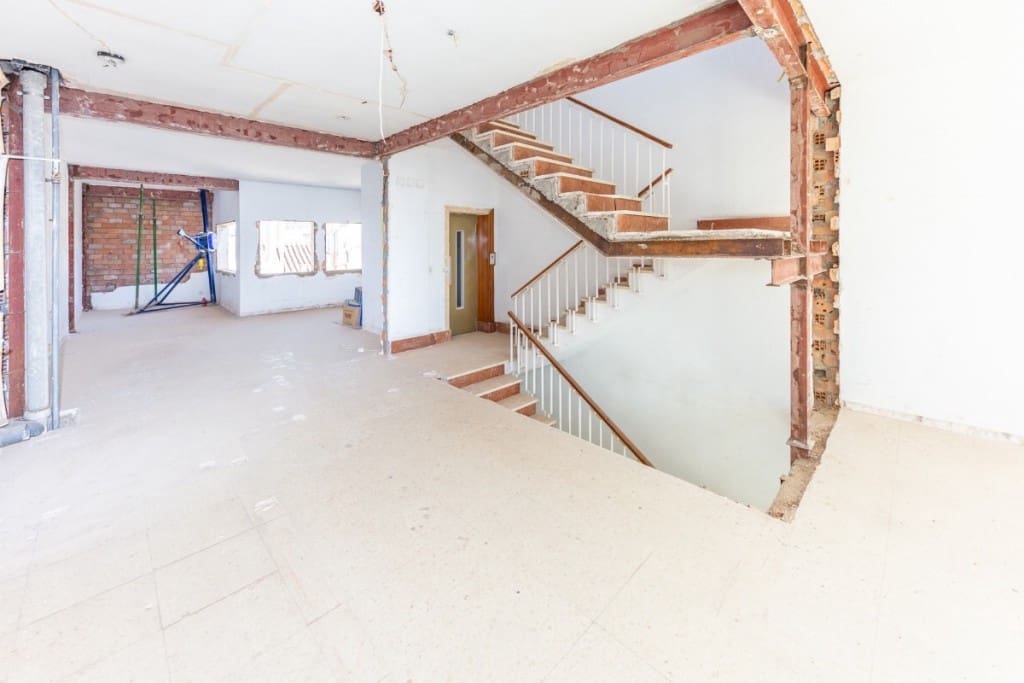 Kommersiell til salgs i Malaga by - € 3 800 000 (Ref: 8601404)