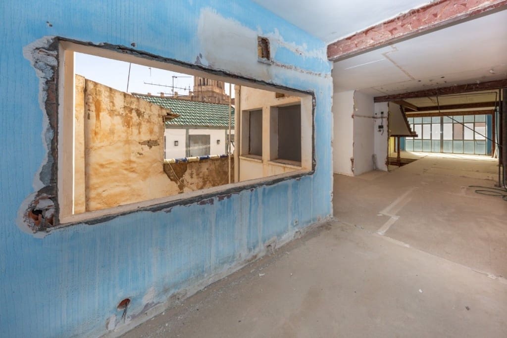 Kommersiell til salgs i Malaga by - € 3 800 000 (Ref: 8601404)