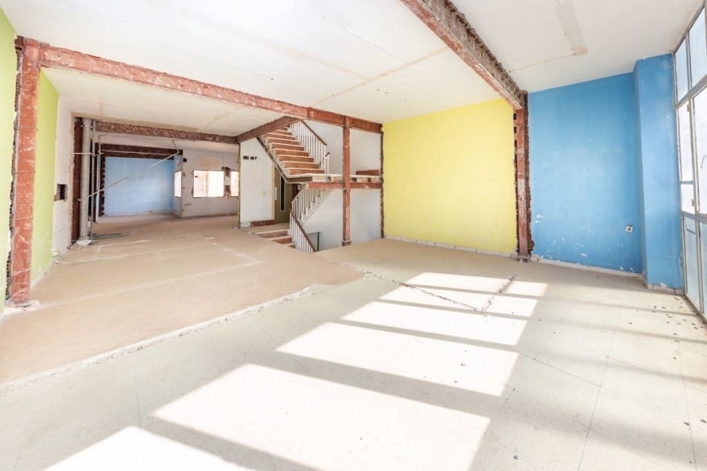 Kommersiell til salgs i Malaga by - € 3 800 000 (Ref: 8601404)