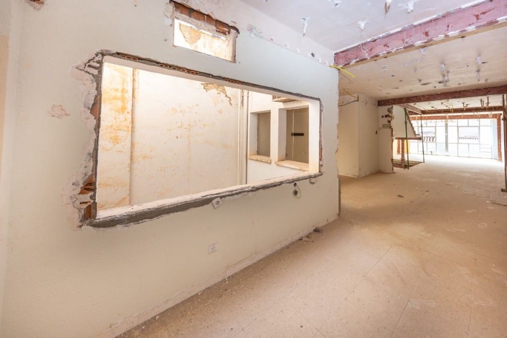 Kommersiell til salgs i Malaga by - € 3 800 000 (Ref: 8601404)