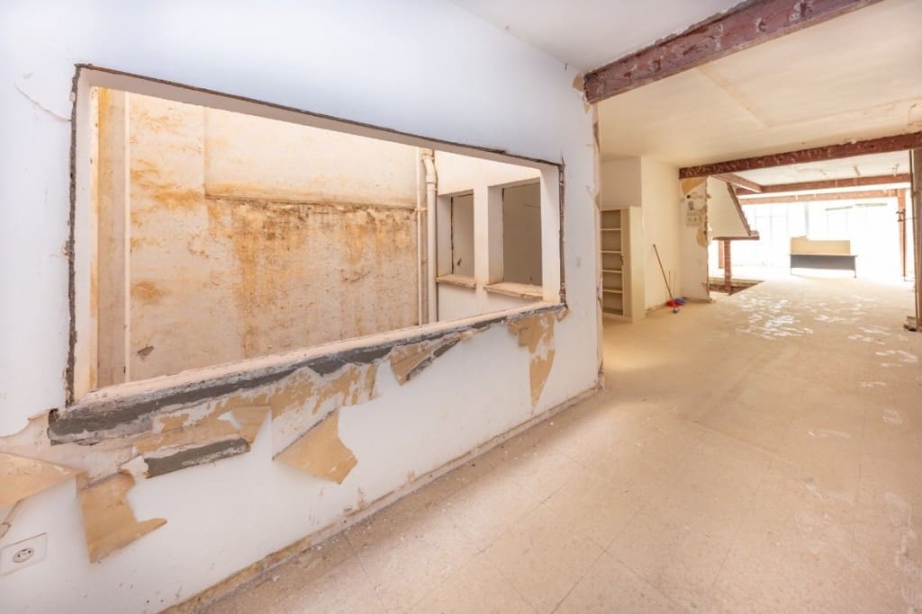 Kommersiell til salgs i Malaga by - € 3 800 000 (Ref: 8601404)