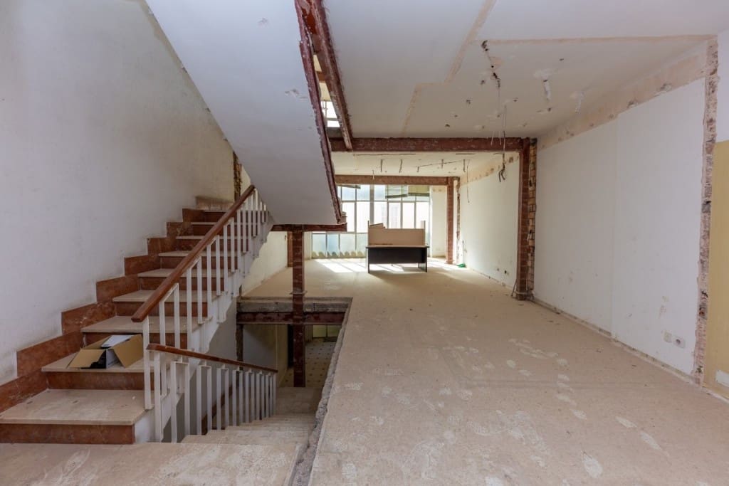 Kommersiell til salgs i Malaga by - € 3 800 000 (Ref: 8601404)