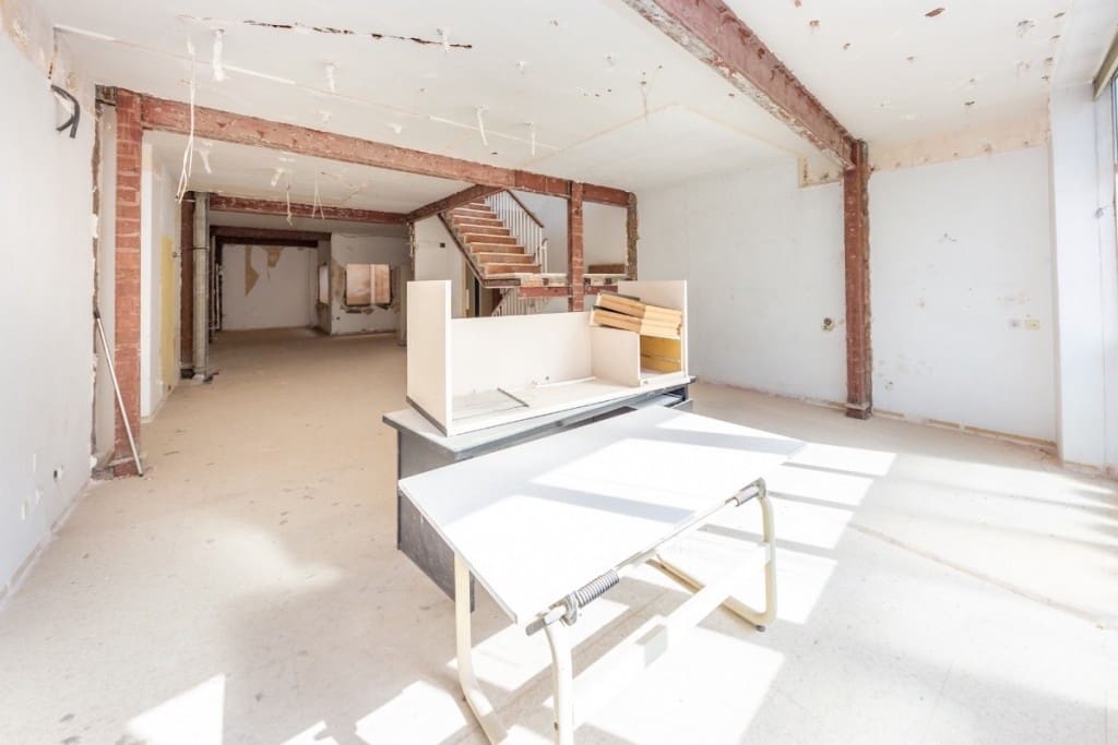 Kommersiell til salgs i Malaga by - € 3 800 000 (Ref: 8601404)