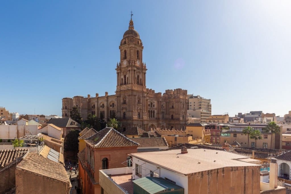 Kommersiell til salgs i Malaga by - € 3 800 000 (Ref: 8601404)