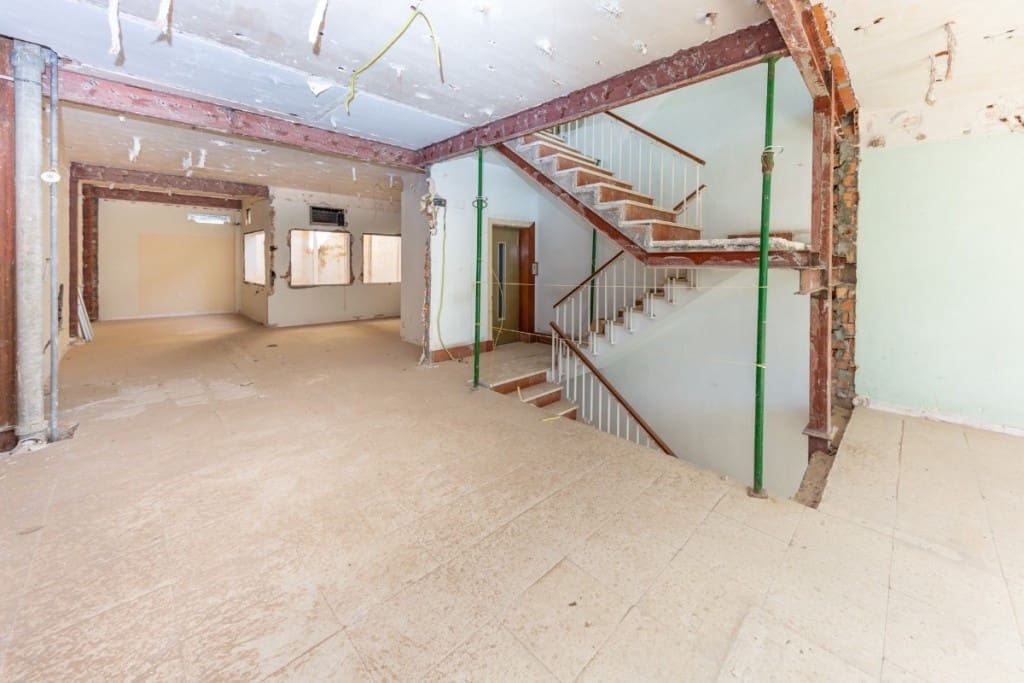 Kommersiell til salgs i Malaga by - € 3 800 000 (Ref: 8601404)