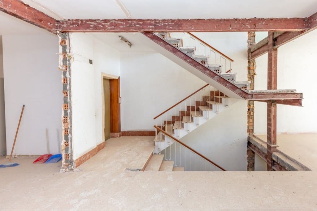 Kommersiell til salgs i Malaga by - € 3 800 000 (Ref: 8601404)