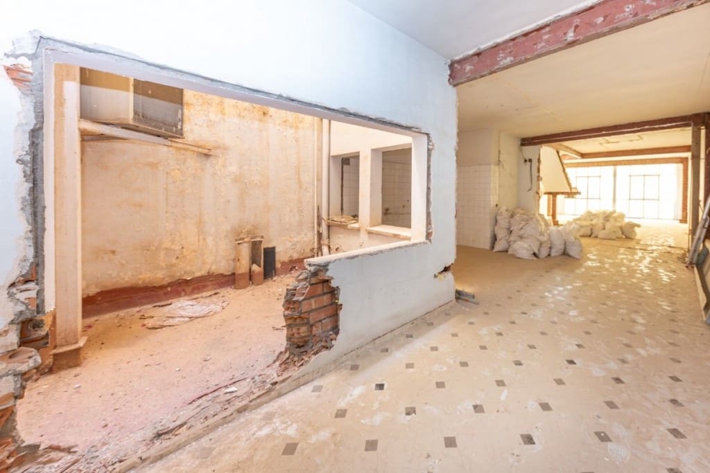 Kommersiell til salgs i Malaga by - € 3 800 000 (Ref: 8601404)