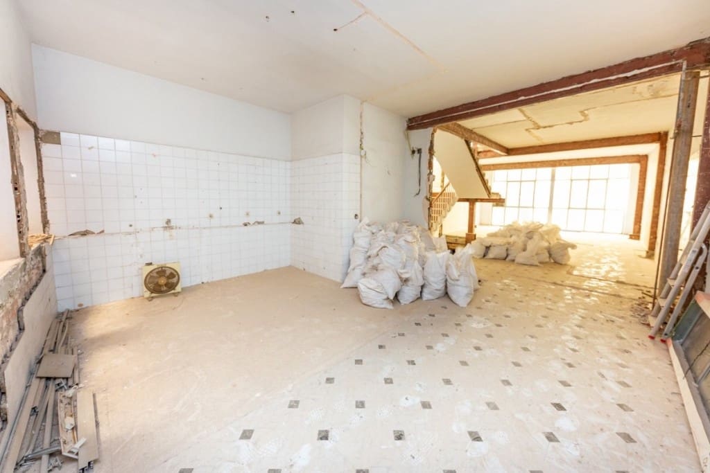 Kommersiell til salgs i Malaga by - € 3 800 000 (Ref: 8601404)