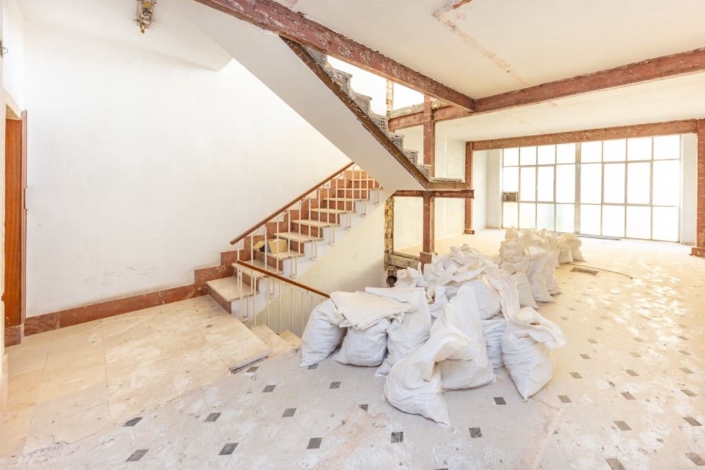 Kommersiell til salgs i Malaga by - € 3 800 000 (Ref: 8601404)