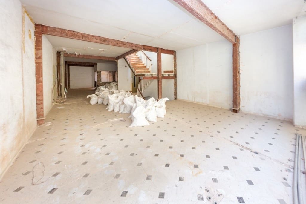 Kommersiell til salgs i Malaga by - € 3 800 000 (Ref: 8601404)