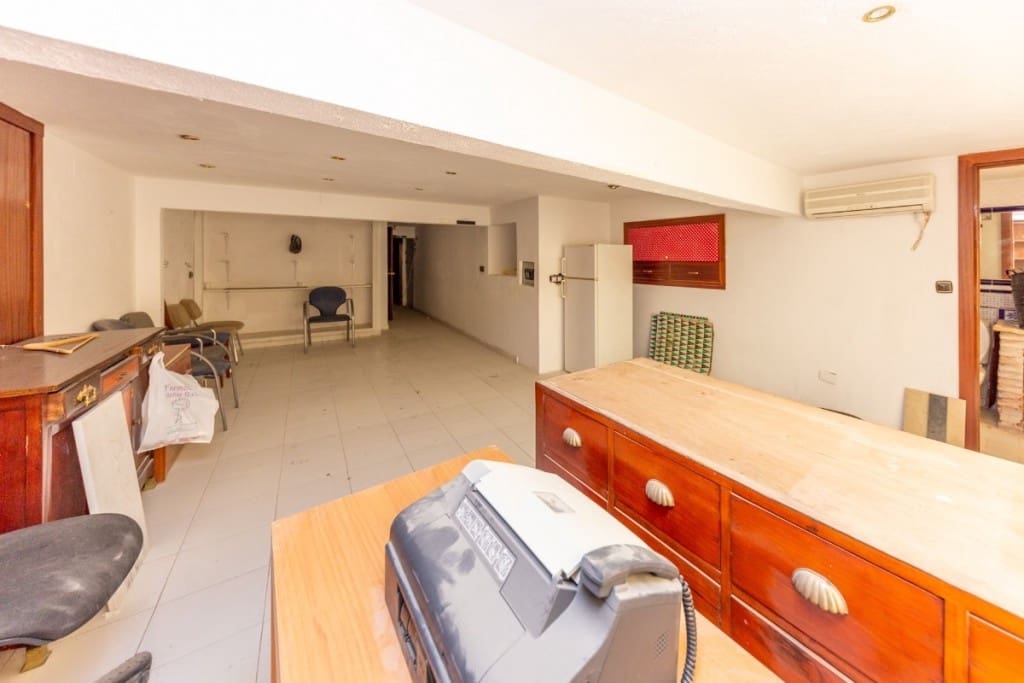 Kommersiell til salgs i Malaga by - € 3 800 000 (Ref: 8601404)