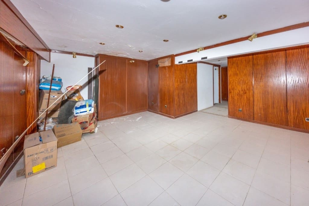 Kommersiell til salgs i Malaga by - € 3 800 000 (Ref: 8601404)