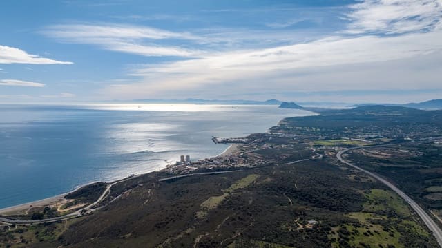 Grunde uden byggetilladelser til salg i Torreguadiaro, San Roque - € 3.500.000 (Ref: 8603425)