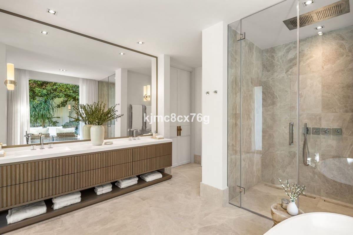 6 sypialnia Willa na sprzedaż w Nueva Andalucia - 15 450 000 € (Ref: 8603479)