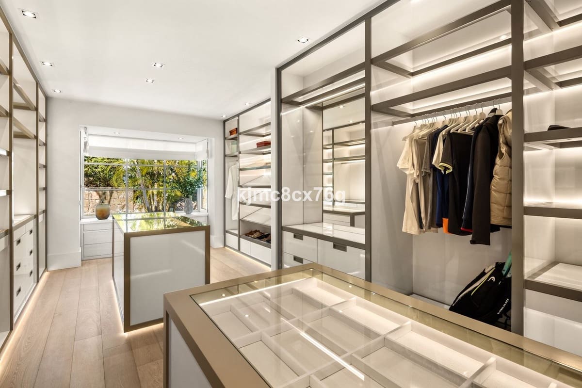 6 sypialnia Willa na sprzedaż w Nueva Andalucia - 15 450 000 € (Ref: 8603479)