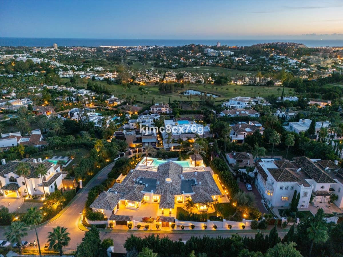 6 sypialnia Willa na sprzedaż w Nueva Andalucia - 15 450 000 € (Ref: 8603479)