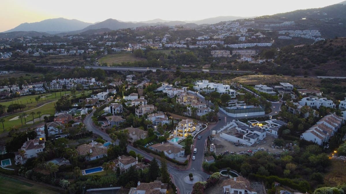 6 sovrum Villa till salu i Nueva Andalucia med pool - 3 700 000 € (Ref: 8634405)