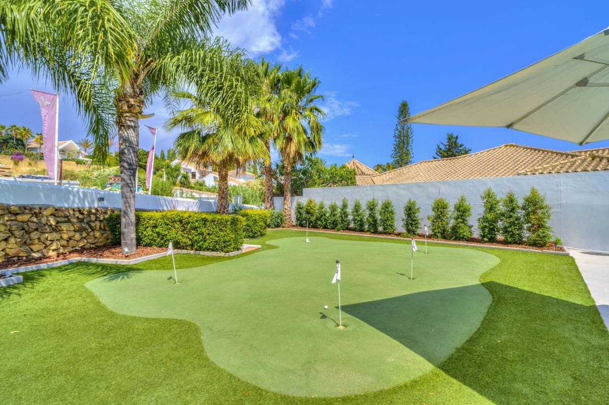 6 sovrum Villa till salu i Nueva Andalucia med pool - 3 700 000 € (Ref: 8634405)