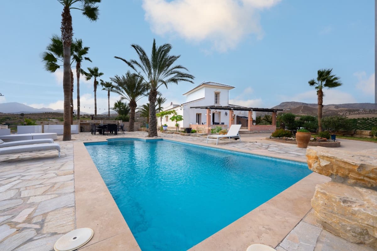 4 sypialnia Finka/Dom wiejski na sprzedaż w Pizarra z basenem - 3 150 000 € (Ref: 8634414)