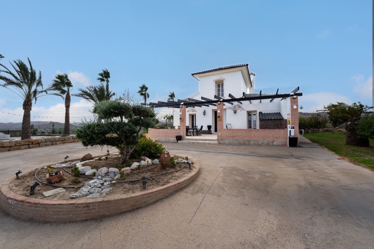 4 sypialnia Finka/Dom wiejski na sprzedaż w Pizarra z basenem - 3 150 000 € (Ref: 8634414)