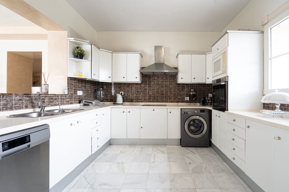 4 sypialnia Finka/Dom wiejski na sprzedaż w Pizarra z basenem - 3 150 000 € (Ref: 8634414)