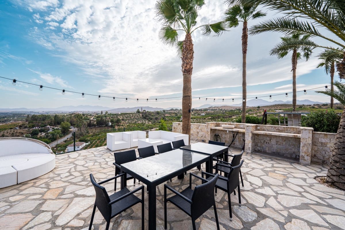 4 sypialnia Finka/Dom wiejski na sprzedaż w Pizarra z basenem - 3 150 000 € (Ref: 8634414)