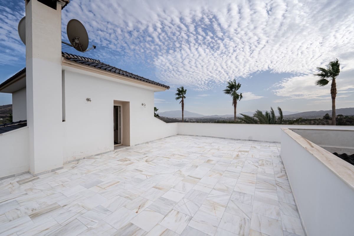 4 sypialnia Finka/Dom wiejski na sprzedaż w Pizarra z basenem - 3 150 000 € (Ref: 8634414)