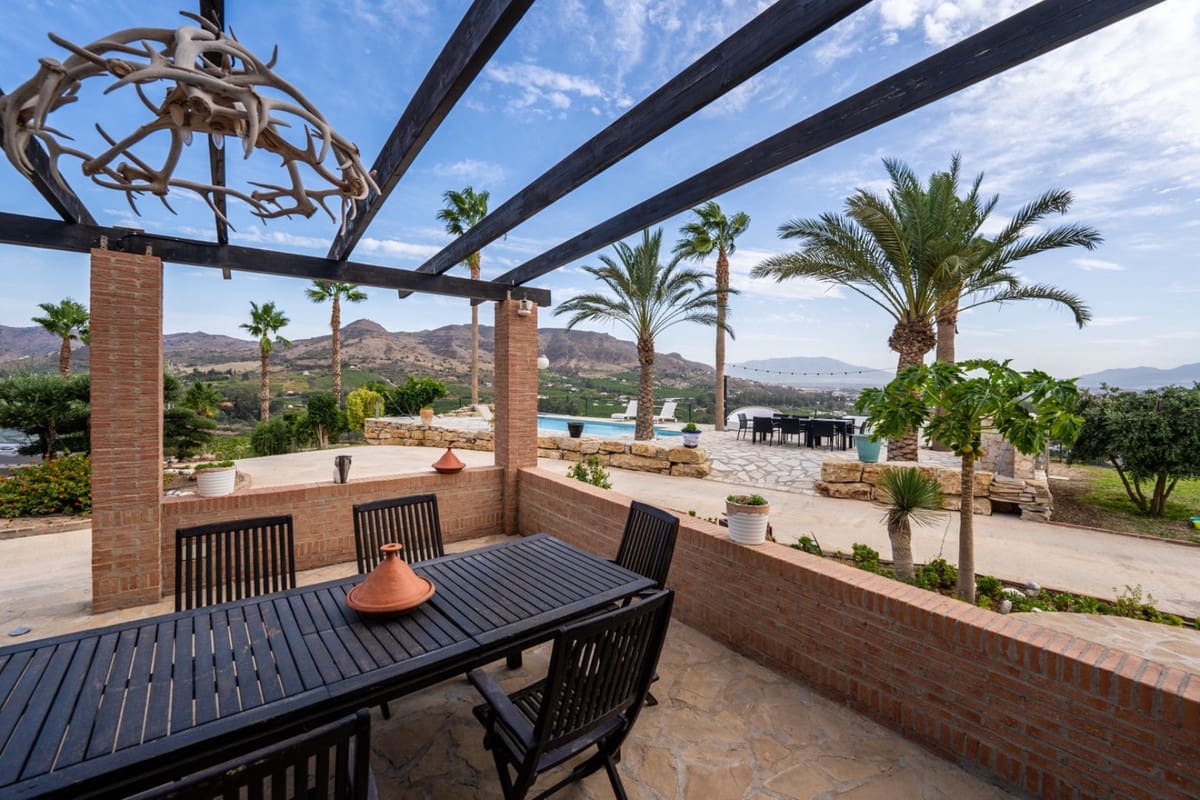 4 sypialnia Finka/Dom wiejski na sprzedaż w Pizarra z basenem - 3 150 000 € (Ref: 8634414)