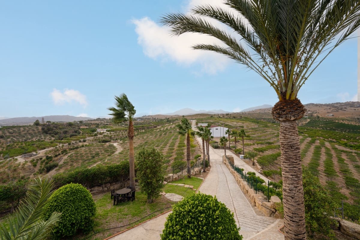 4 sypialnia Finka/Dom wiejski na sprzedaż w Pizarra z basenem - 3 150 000 € (Ref: 8634414)