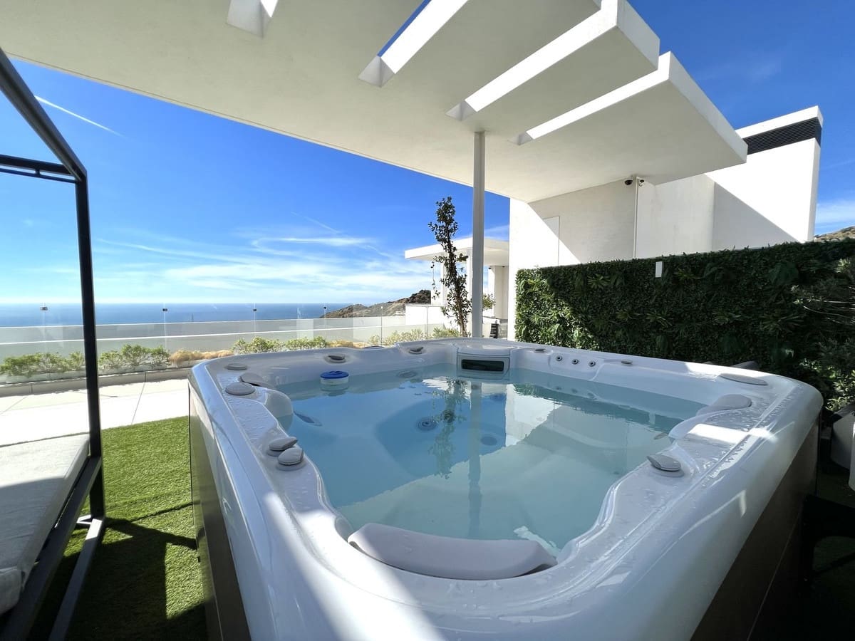 3 chambre Penthouse à vendre à Marbella avec piscine garage - 3 490 000 € (Ref: 8634418)