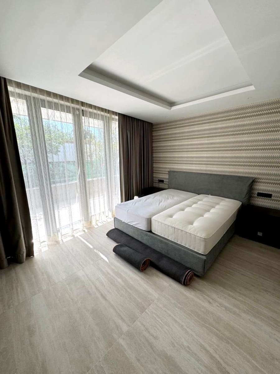 7 bedroom Villa for sale in Golden Mile with pool garage - € 11,000,000 (Ref: 8636347)