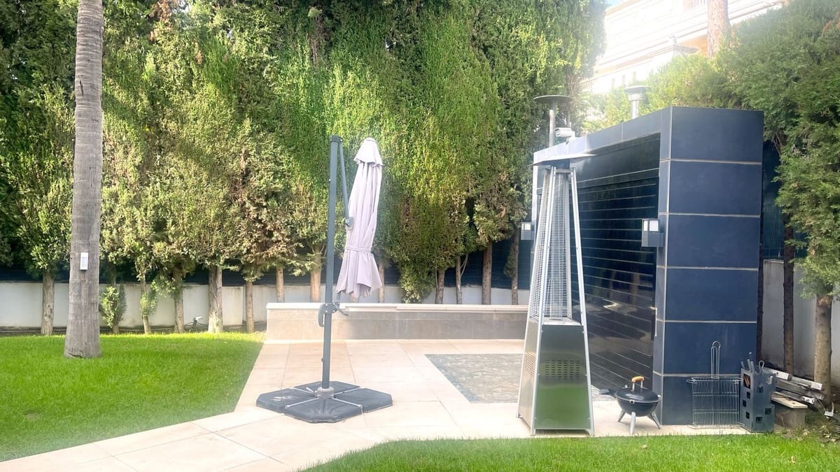 7 bedroom Villa for sale in Golden Mile with pool garage - € 11,000,000 (Ref: 8636347)