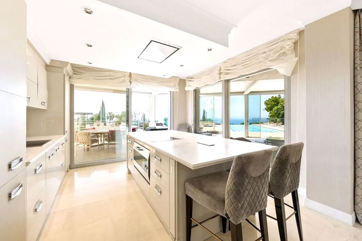 7 bedroom Villa for sale in Golden Mile with pool garage - € 11,000,000 (Ref: 8636347)