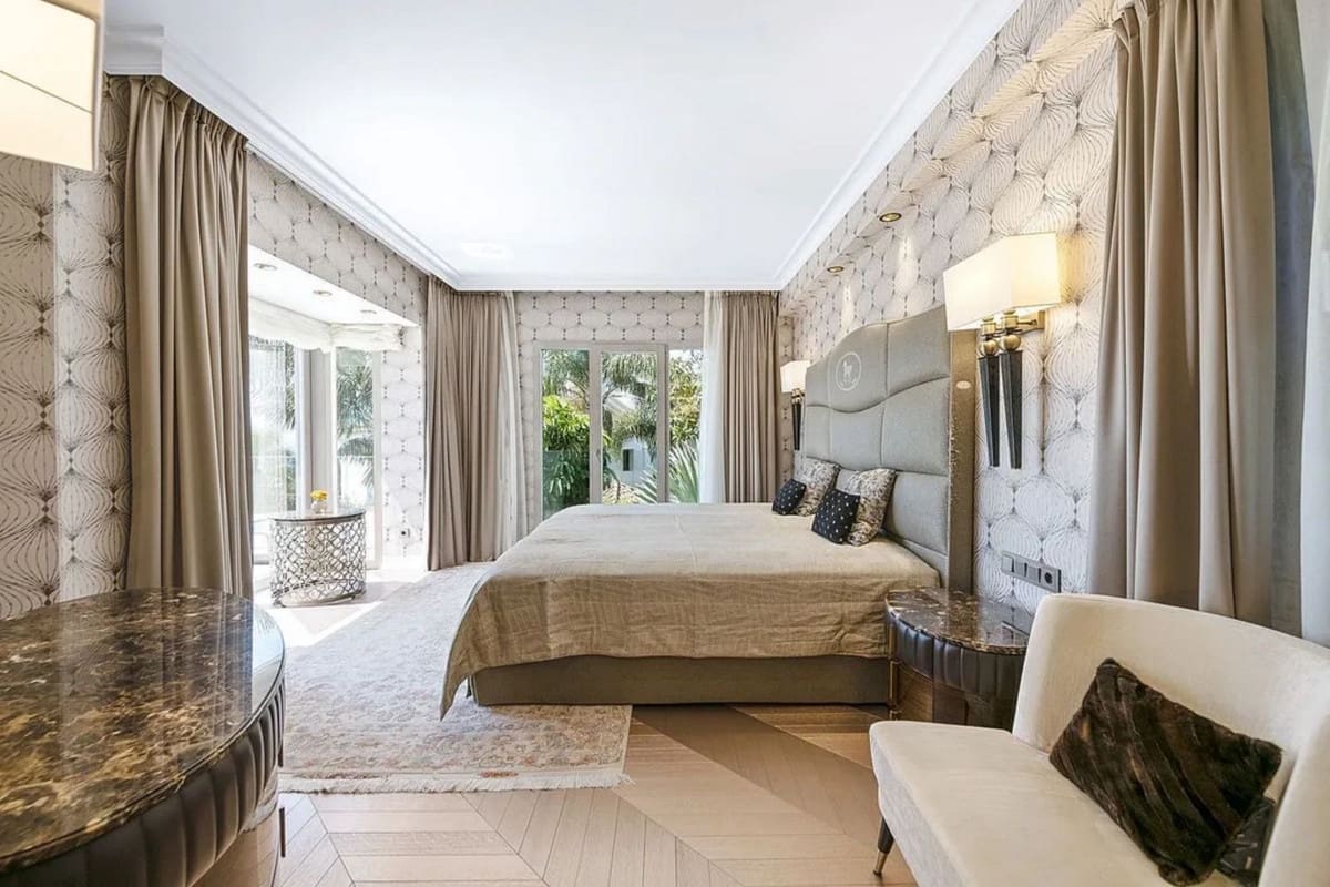 7 bedroom Villa for sale in Golden Mile with pool garage - € 11,000,000 (Ref: 8636347)