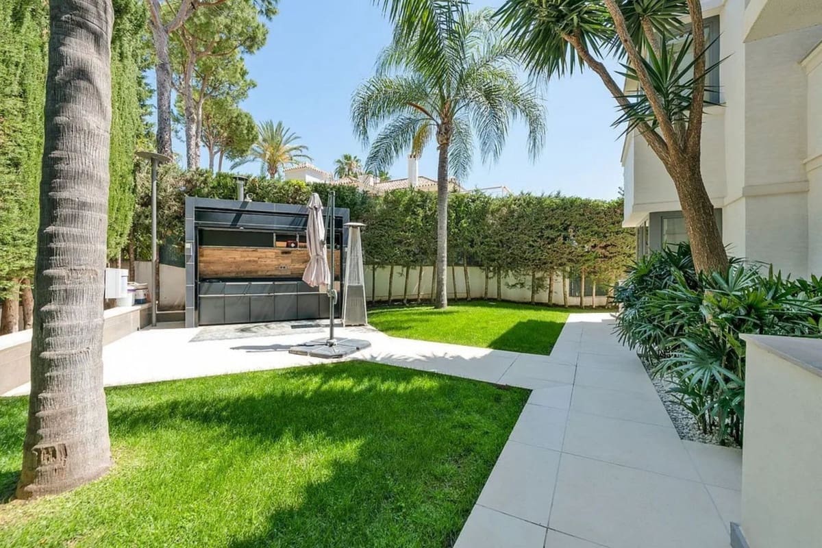 7 bedroom Villa for sale in Golden Mile with pool garage - € 11,000,000 (Ref: 8636347)