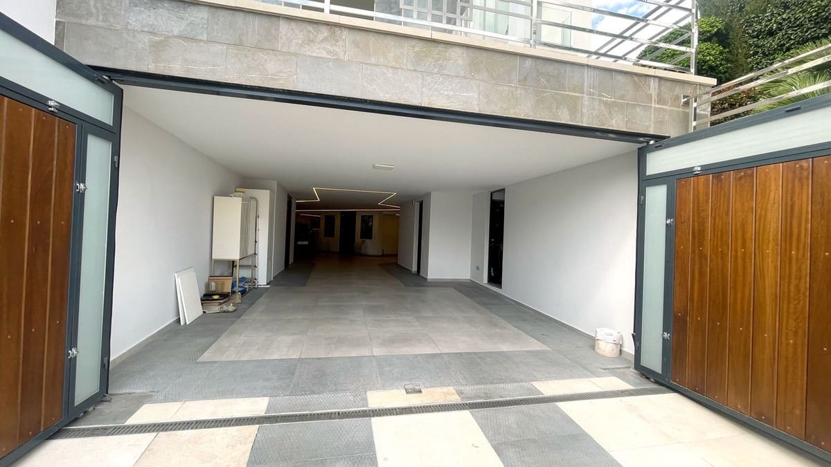 7 bedroom Villa for sale in Golden Mile with pool garage - € 11,000,000 (Ref: 8636347)