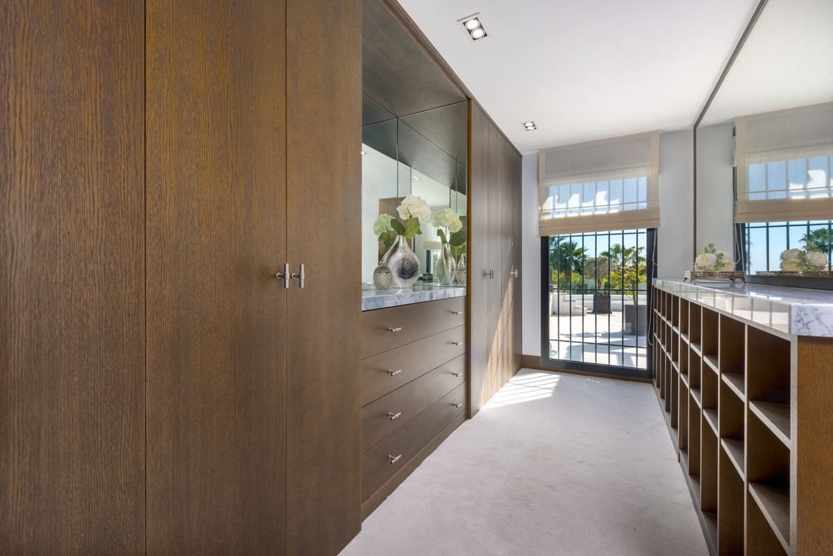 7 soverom Villa til salgs i Nueva Andalucia med svømmebasseng - € 6 990 000 (Ref: 8656249)