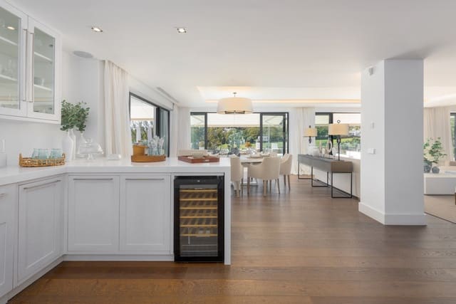 7 soverom Villa til salgs i Las Brisas, Marbella med svømmebasseng - € 6 990 000 (Ref: 8656249)