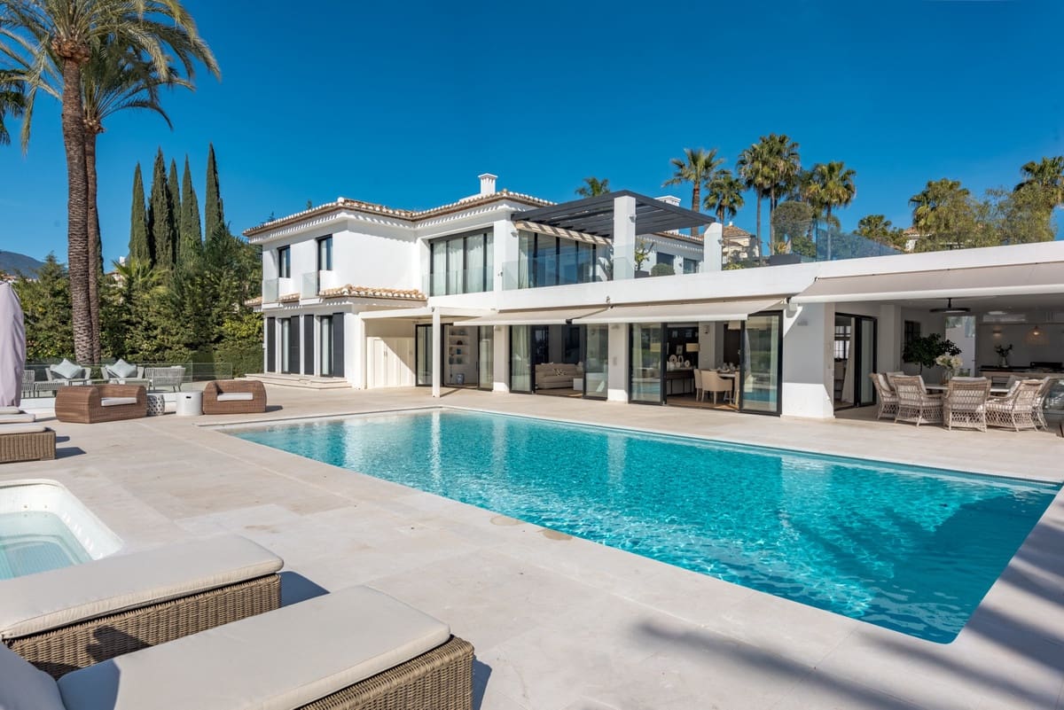 7 soverom Villa til salgs i Nueva Andalucia med svømmebasseng - € 6 990 000 (Ref: 8656249)