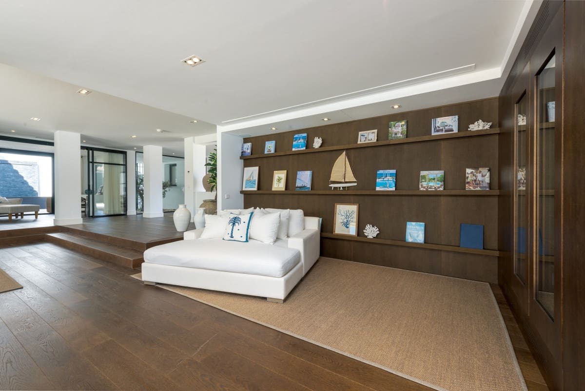 7 soverom Villa til salgs i Nueva Andalucia med svømmebasseng - € 6 990 000 (Ref: 8656249)