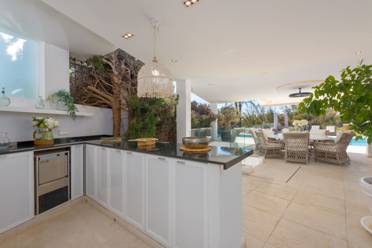 7 soverom Villa til salgs i Nueva Andalucia med svømmebasseng - € 6 990 000 (Ref: 8656249)